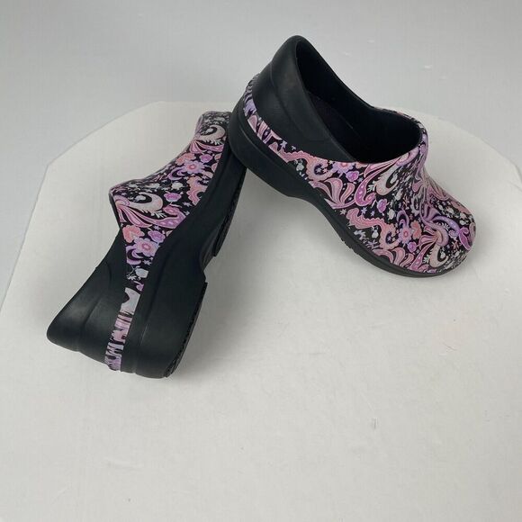 Crocs Womens Sz 6 Duel Comfort At Work Neria Pro II Graphic Pink Paisley Clogs - Picture 10 of 12
